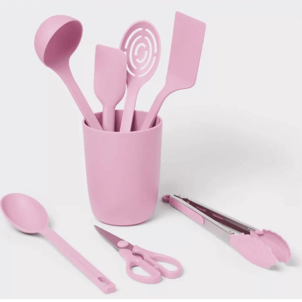 Room Essentials 8pc Pink Utensil Set.New Without Tag